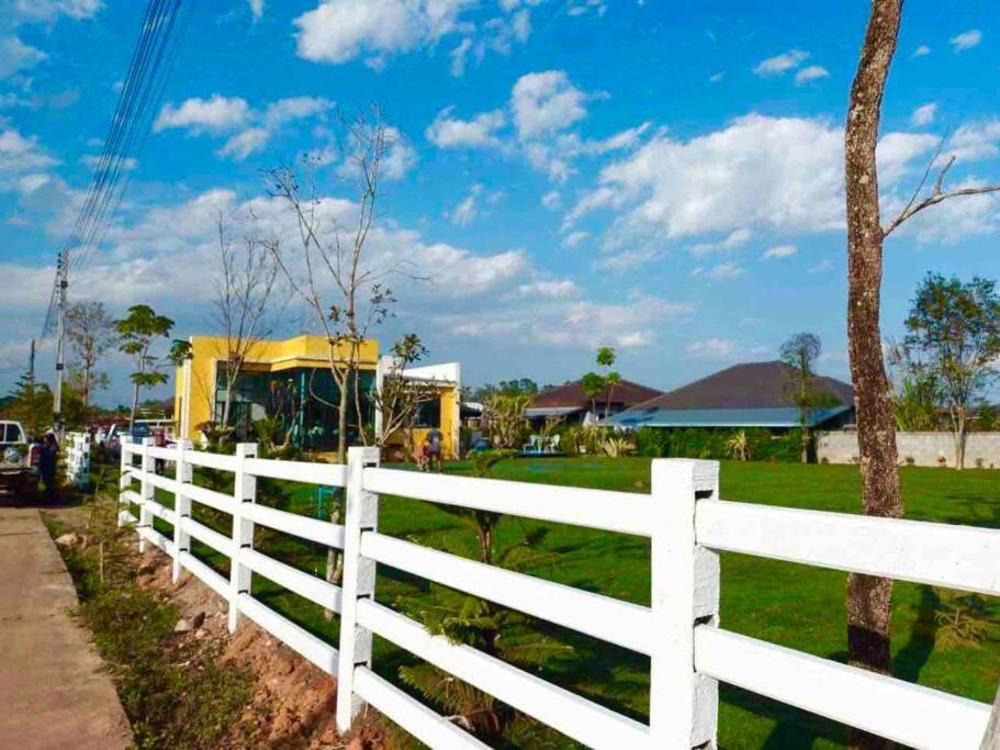Colorful Pool Villa, Chiang Rai, Thailand מראה חיצוני תמונה