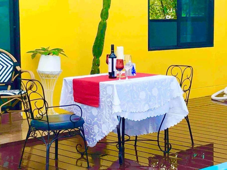 Colorful Pool Villa, Chiang Rai, Thailand מראה חיצוני תמונה